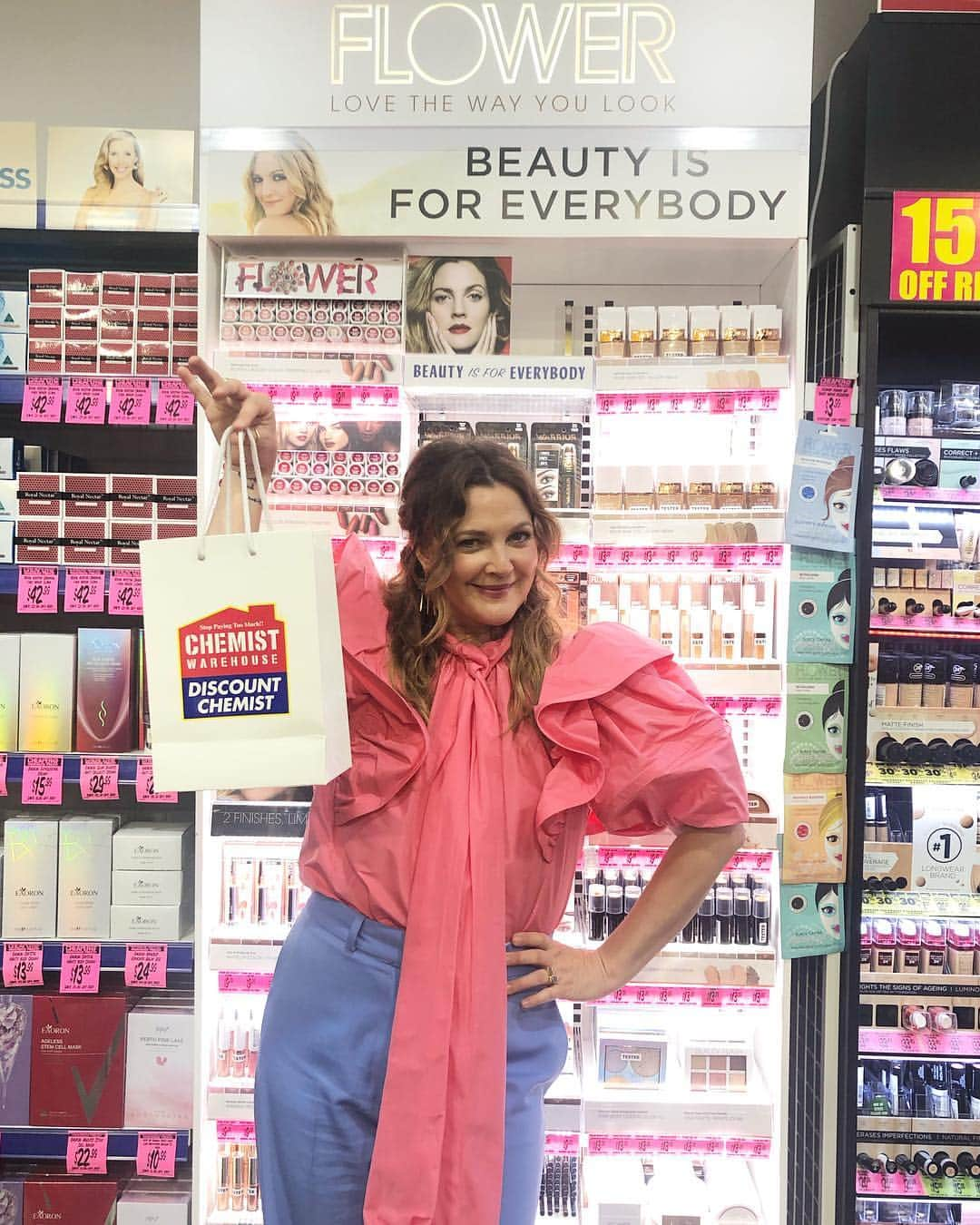 ドリュー・バリモアさんのインスタグラム写真 - (ドリュー・バリモアInstagram)「@flowerbeauty has finally landed in Australia @chemistwarehouseaus 🇦🇺 When I launched FLOWER nearly 7 years ago, so many of you asked about when our products would come to Australia and I can finally say with so much pride... We are here!!! Thank you Australia and @chemistwarehouseaus for the warm welcome 🇦🇺#flowerbeauty #flowerbydrew #flowerbeautyaustralia #FLOWERGoesGlobal」4月11日 16時29分 - drewbarrymore