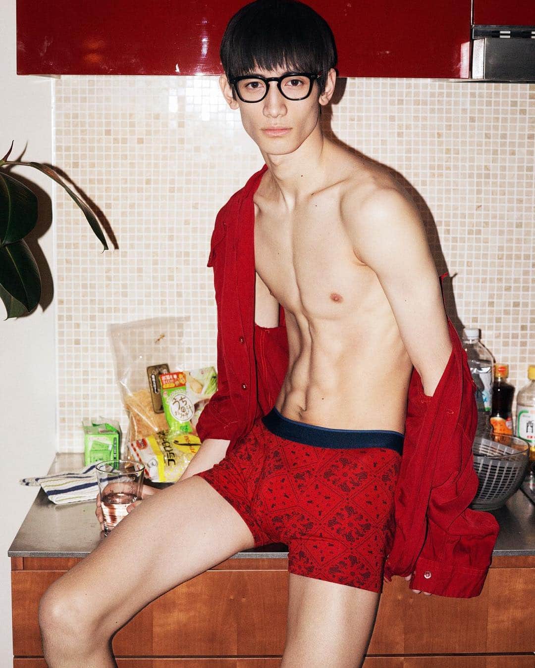 のインスタグラム：「CHRIS🔥🔥 Photography @ccc.co  Hair/Makeup @km_yt  Styling @shun_watanabe  Model @chris0123m  All underwear by @uniqlo  with my vintage archives」