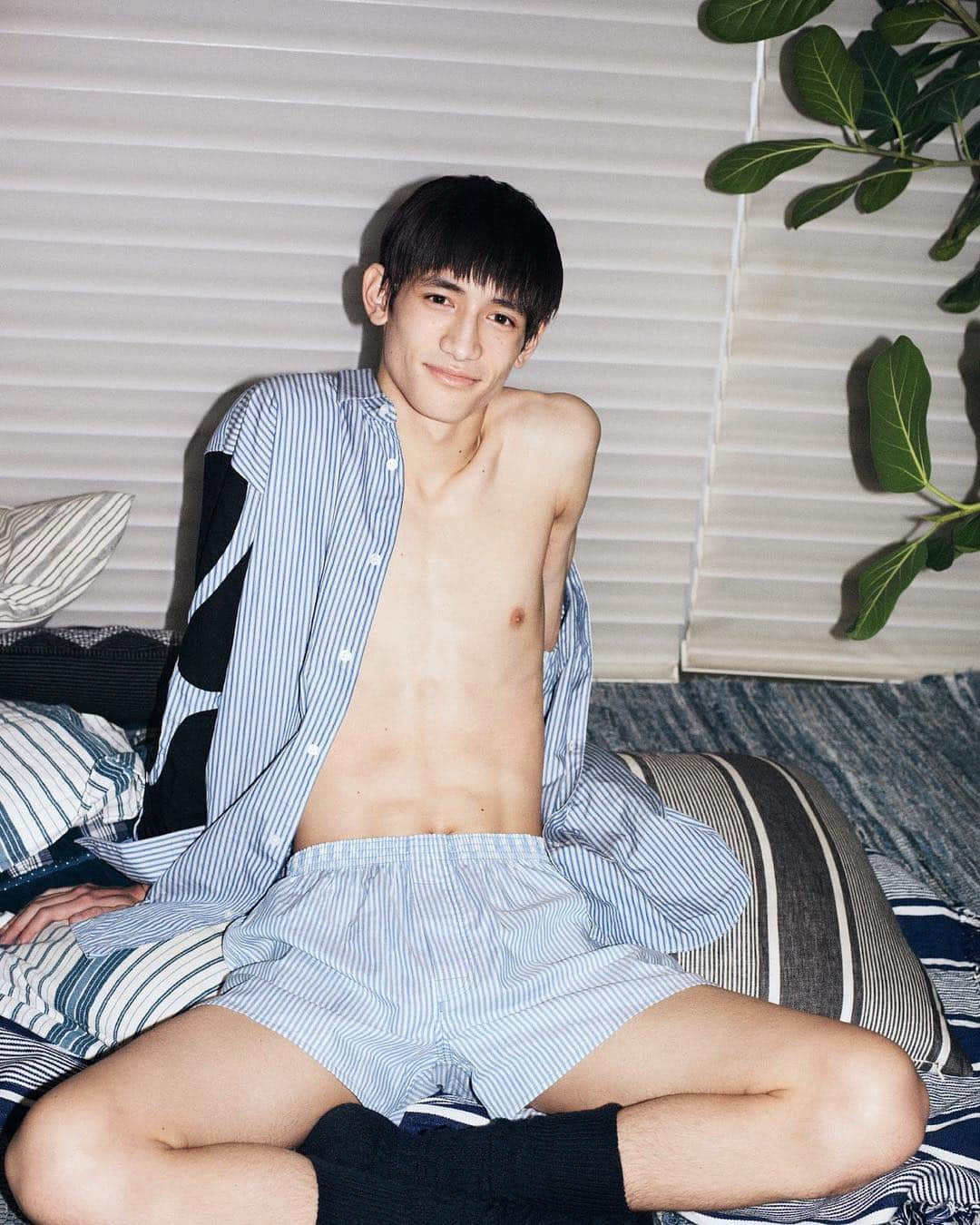 Shun Watanabeさんのインスタグラム写真 - (Shun WatanabeInstagram)「CHRIS🔥🔥 Photography @ccc.co  Hair/Makeup @km_yt  Styling @shun_watanabe  Model @chris0123m  All underwear by @uniqlo  with my vintage archives」4月11日 16時37分 - shun_watanabe