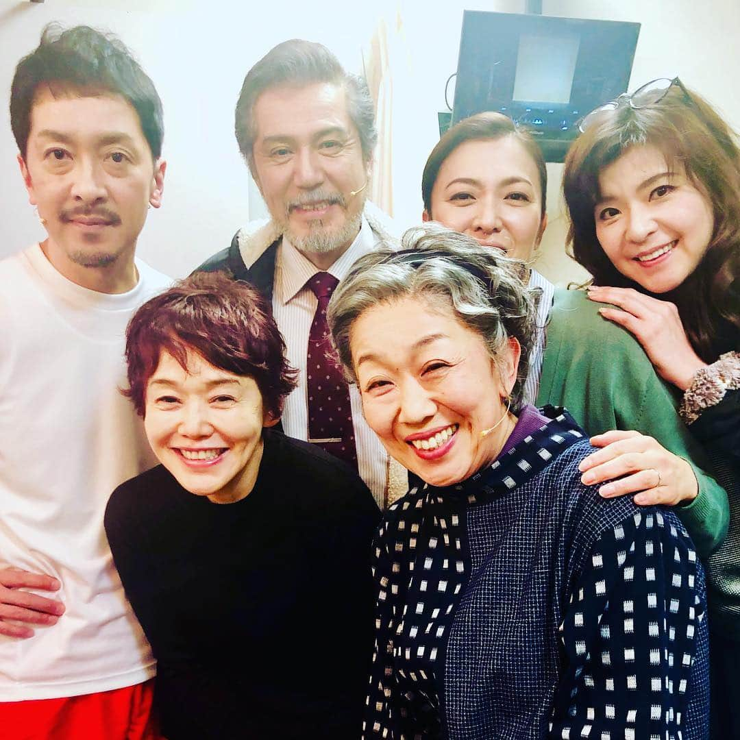 栗原英雄さんのインスタグラム写真 - (栗原英雄Instagram)「#ミュージカルハル デジレがご観劇(^^) #LIFE LIFE LIFE が開幕したばかりの休演日に、しのぶさんが観にいらして下さいました。 #リトルナイトミュージック から一年の日に。早いネ〜としのぶさんトーコちゃんと。 またいつかどこかで共演したです！  #大竹しのぶ さん #彩輝なお さん  #梅沢昌代 さん #安蘭けい さん #今井清隆 さん #栗原英雄」4月11日 16時38分 - hideokurihara