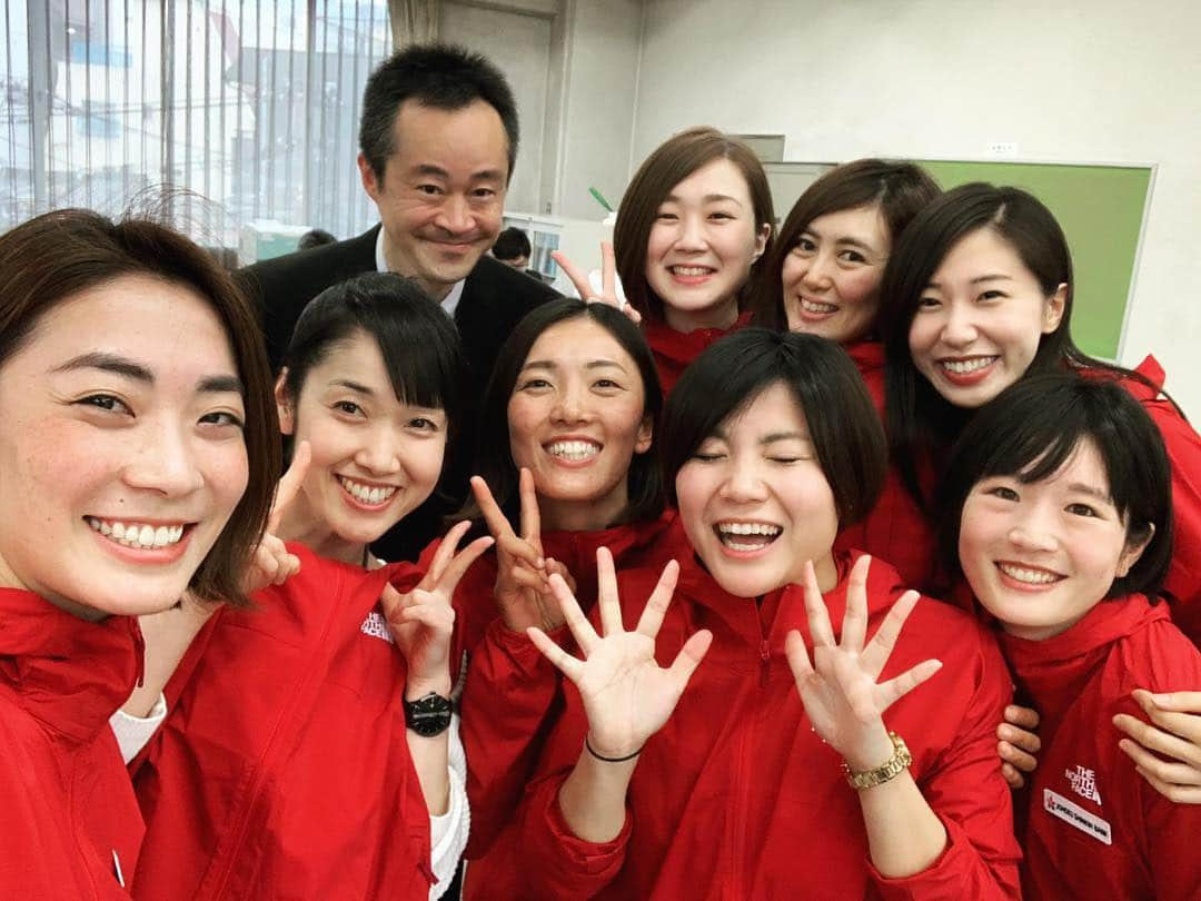 山田美諭さんのインスタグラム写真 - (山田美諭Instagram)「２年ぶりぐらいの全員集合😳💕 みんな競技も違うし、個性もばらばら（笑）  でも久しぶりに集まるととっても楽しいし、刺激もらえる💪🏻✨✨ 初めてのブーメランのやり方も教えてもらったし、世界選手権まであと１ヶ月毎日少しずつレベルアップできるように頑張るぞ〜  #城北信用金庫#テコンドー#フェンシング #陸上#スキー#カヌー」4月11日 16時32分 - miyu_yamada_