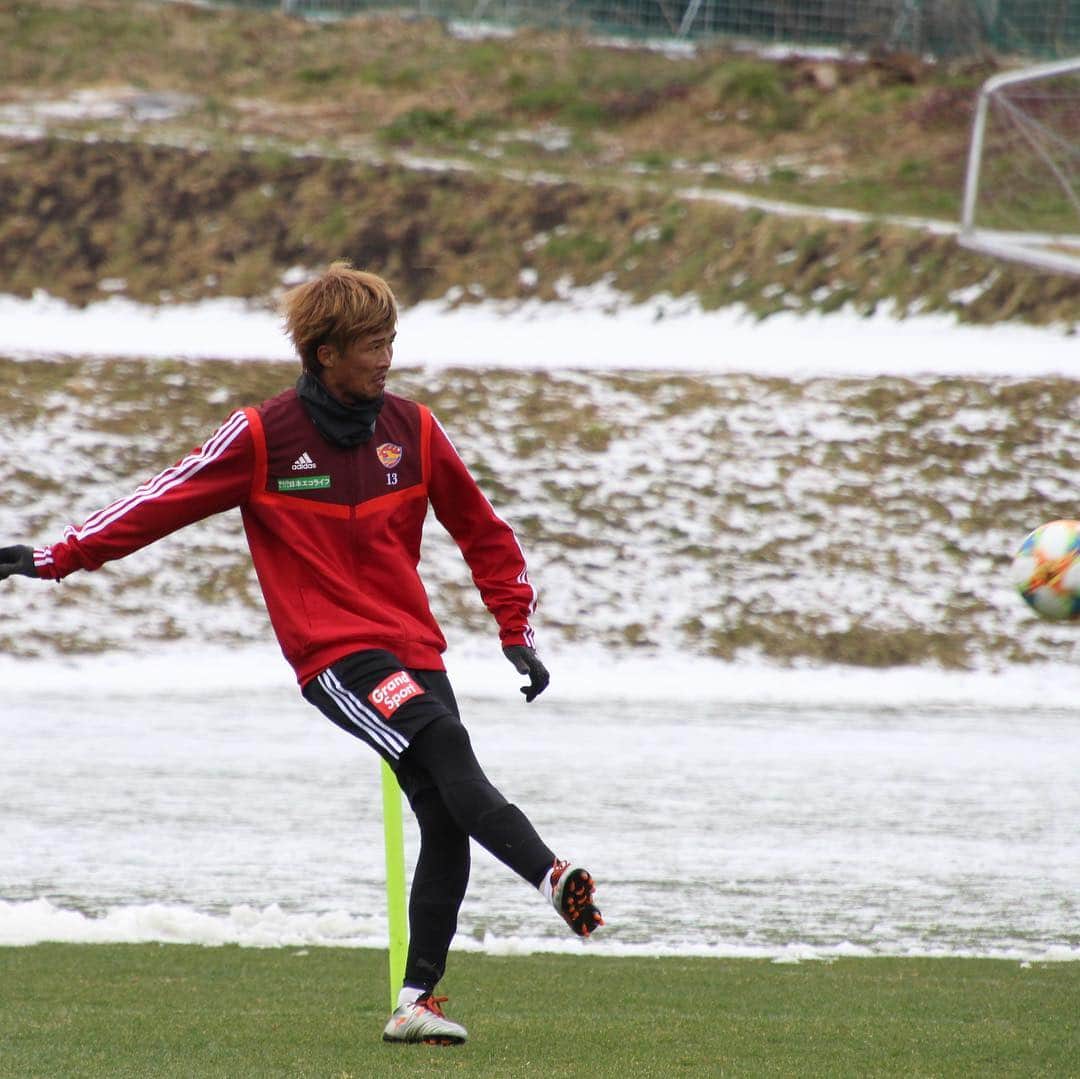 のインスタグラム：「4月1日 トレーニング #ベガルタ仙台 #仙台 #サッカー #Jリーグ #2019シーズン #スローガン #ReVolution #平岡康裕 #13番 #石原崇兆 #14番 #阿部拓馬 #20番 #川浪吾郎 #22番 #兵藤慎剛 #6番」