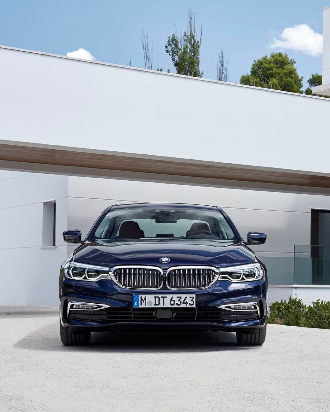 BMWのインスタグラム：「Expect nothing less. The BMW 5 Series Sedan.  #BMW #5Series」