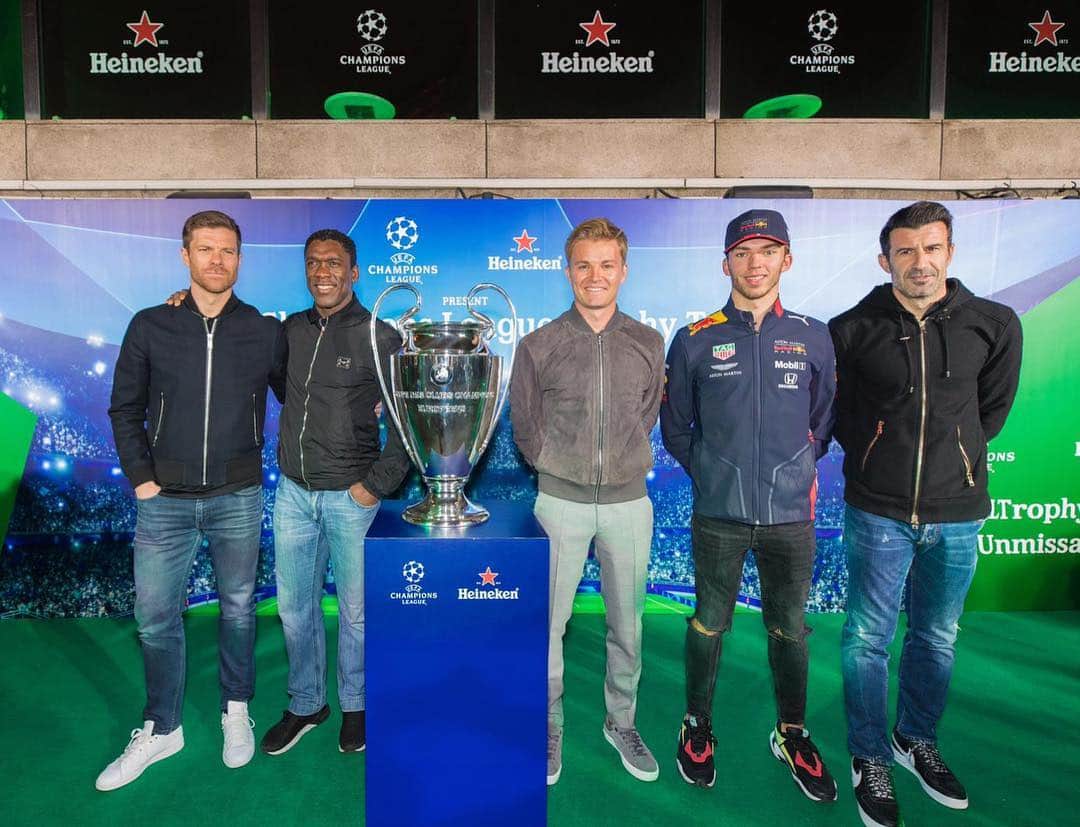 シャビ・アロンソのインスタグラム：「Champions League Trophy in Shanghai.  @luis__figo @clarenceseedorf @nicorosberg @pierregasly @championsleague @heineken」