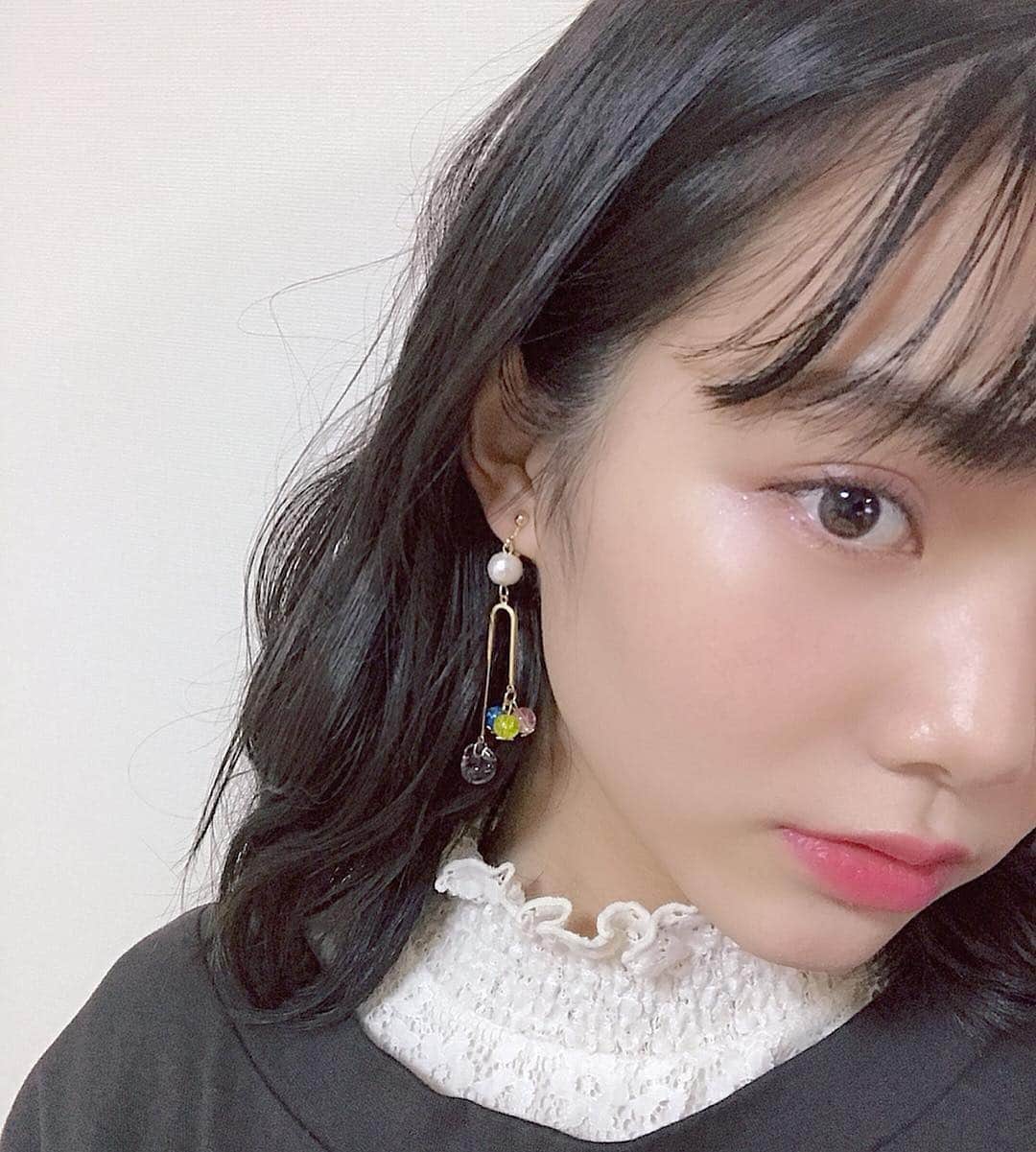 佐久間乃愛さんのインスタグラム写真 - (佐久間乃愛Instagram)「. min's さんで可愛いイヤリングとヘアゴムをゲットしました~💖 一目惚れです！本当に可愛い！ . 他にも可愛いアクセサリーがたくさん売ってるので、皆さんもチェックしてみてね😊 . かすみさんとも久しぶりに会えて嬉しかったです♡  #アクセサリー #イヤリング #ヘアゴム #ハンドメイド #手作り #可愛い #おしゃれ」4月11日 17時15分 - noa_sakuma