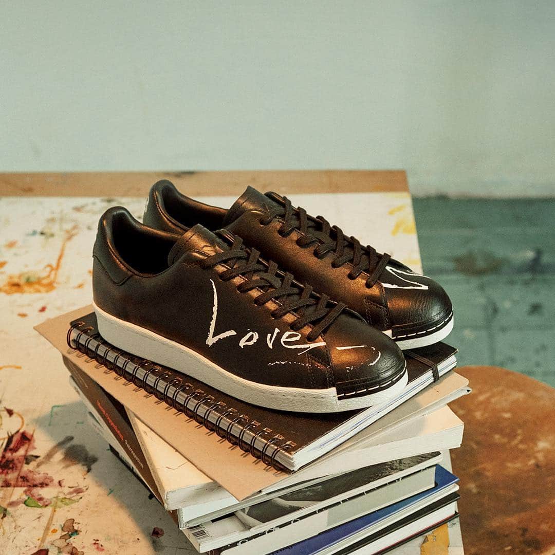 ワイスリーのインスタグラム：「Y-3 YOHJI SUPER.  A refinement of the iconic #adidasOriginals Superstar 80s bearing the words ‘Love, Yohji Yamamoto’.​ Exclusively available at y-3.com and Y-3 flagship stores. --- ​#adidas #Y3 #YohjiYamamoto ​ Discover the collection at Y-3.com」