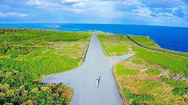 Be.okinawaさんのインスタグラム写真 - (Be.okinawaInstagram)「Follow the roads on Irabu Island to boundless views of the ocean. 📷:@sena_chura #irabuisland #nature #beautifulnature #okinawanature #naturelife #naturelovers #bluesky #beokinawa #visitokinawa」4月11日 17時27分 - visitokinawajapan