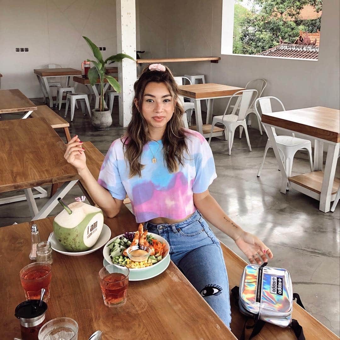 Jennifer Bachdimさんのインスタグラム写真 - (Jennifer BachdimInstagram)「Happiest because lunch is served 😋💕 . . #lunchdate #JenniferBachdim #vegan」4月11日 17時31分 - jenniferbachdim