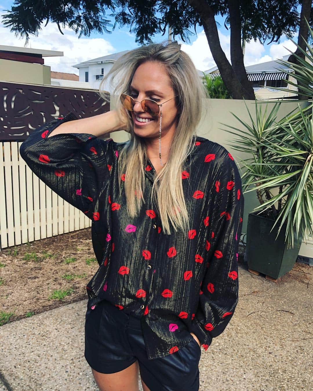 のインスタグラム：「Love is in the hair 💋」