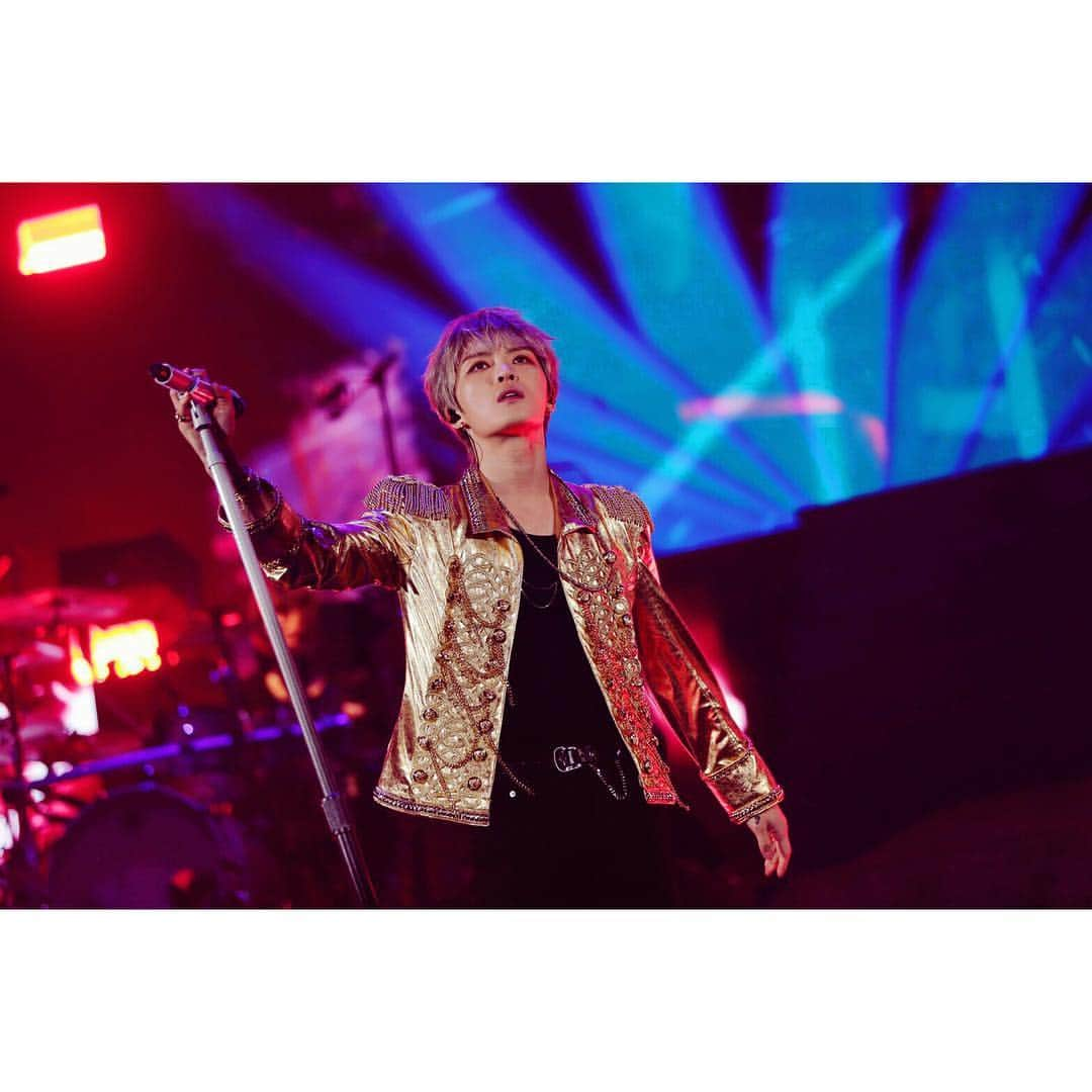 C-JeS エンタテイメントさんのインスタグラム写真 - (C-JeS エンタテイメントInstagram)「#김재중  #아레나투어 ~Flawless Love~ . 어제도 재중이는 멋져버렸다 👀 여러분과 함께한 투어의 첫 시작! (´∀｀=) 다들 즐거우셨나요 😊 . . 오늘도 어김없이 재중이와 🤟🏻 #나고야 돌핀스 아레나에서 함께해요✨ . . 앨범듣기 🎵  https://apple.co/2OXcTtV . 昨日もジェジュンはカッコよかった ♡ みんなと共にするツアーの初スタート! (´∀｀=) みんな、楽しかったですか 〰️ 今日も5時30分にまたジェジュンと名古屋ドルフィンズアリーナで共にしましょう!  #김재중 #재중 #KIMJAEJOONG #金在中 #ジェジュン #0410 #1st_solo_album #FlawlessLove #album #ARENATOUR #Nagoya #名古屋 #ドルフィンアリーナ #JAEJOONG #Cjestagram」4月11日 8時46分 - cjes.tagram