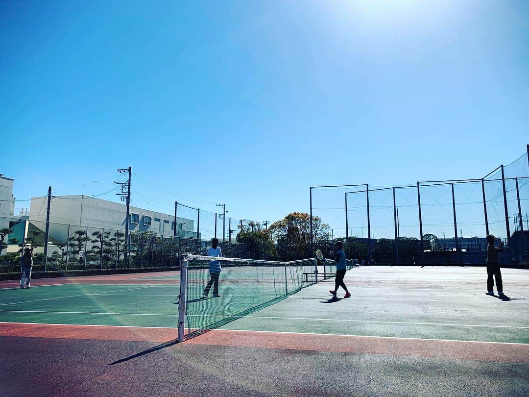 武田双雲さんのインスタグラム写真 - (武田双雲Instagram)「強風テニスは、別のスポーツに（笑） 新しい感覚が引き起こされる強風テニス。 面白い。  この後の温泉も気持ちええだろうなぁ」4月11日 8時47分 - souun.takeda