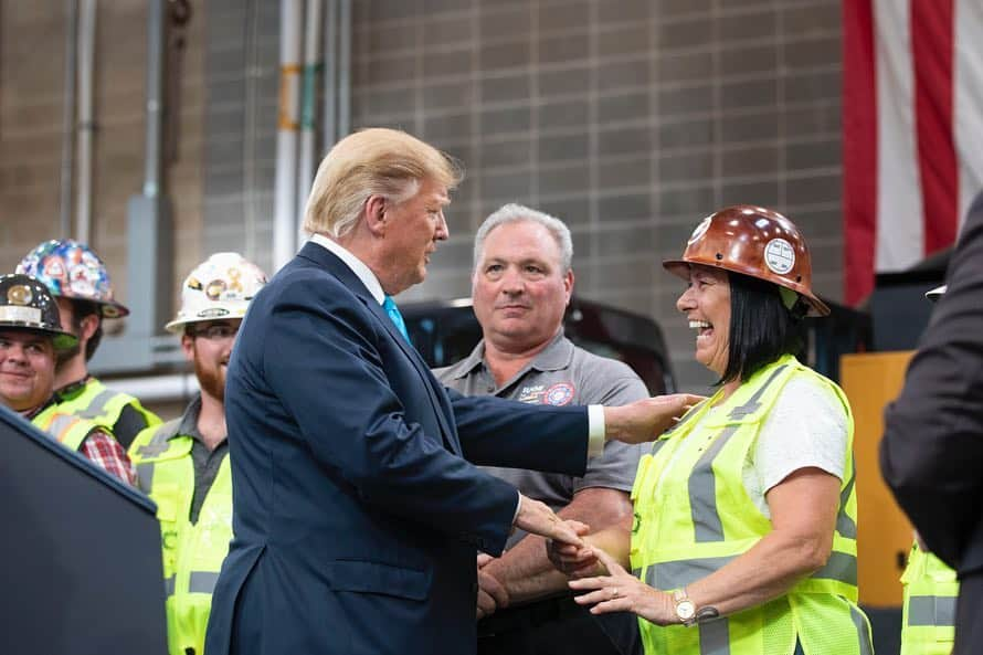 ドナルド・トランプさんのインスタグラム写真 - (ドナルド・トランプInstagram)「Today, President Trump traveled to Texas where he visited the International Union of Operating Engineers' International Training and Education Center and signed executive orders on energy and infrastructure. “We believe in two fundamental rules: Buy American and hire American.”」4月11日 8時49分 - realdonaldtrump