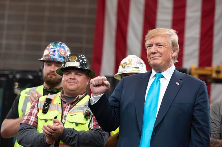 ドナルド・トランプさんのインスタグラム写真 - (ドナルド・トランプInstagram)「Today, President Trump traveled to Texas where he visited the International Union of Operating Engineers' International Training and Education Center and signed executive orders on energy and infrastructure. “We believe in two fundamental rules: Buy American and hire American.”」4月11日 8時49分 - realdonaldtrump