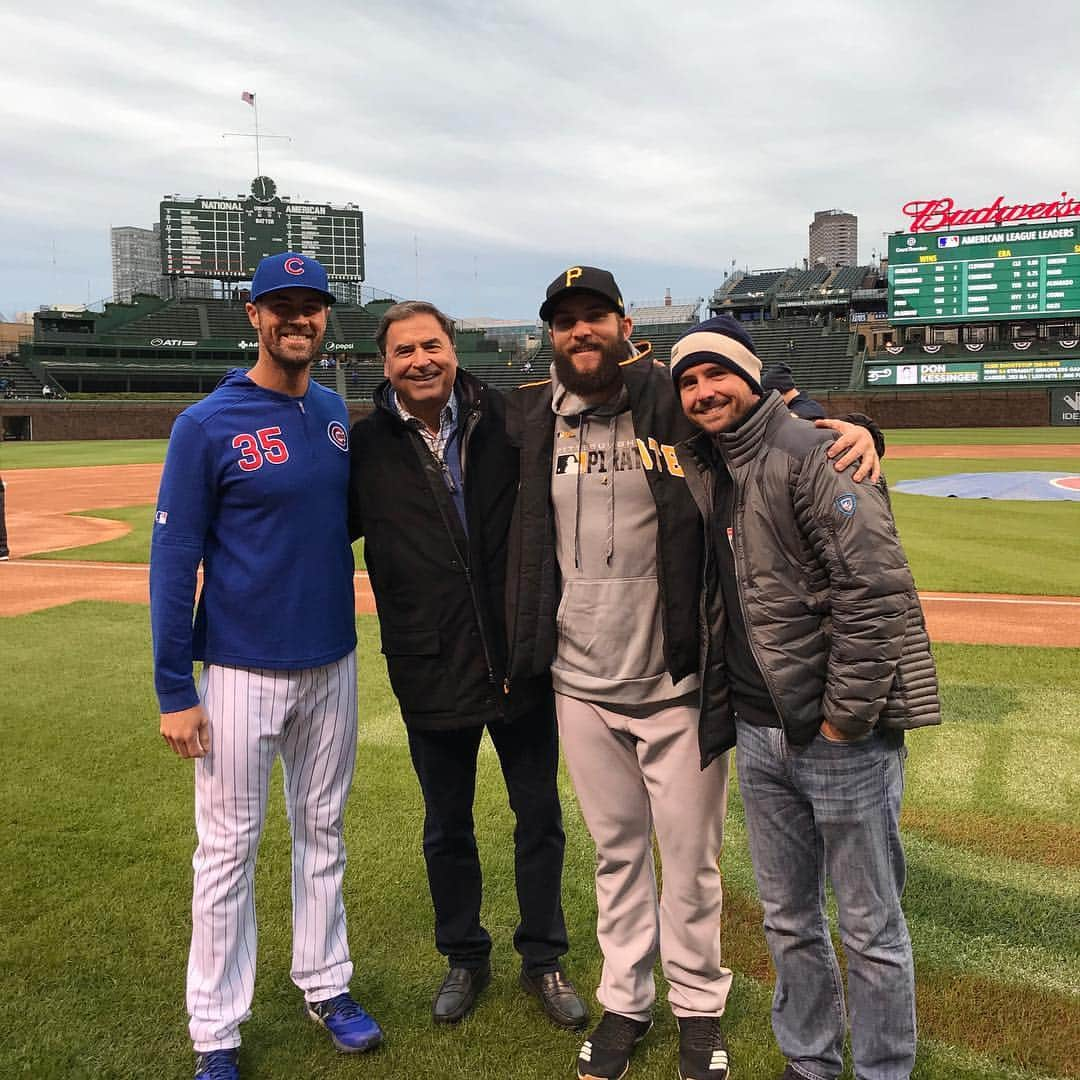 コール・ハメルズさんのインスタグラム写真 - (コール・ハメルズInstagram)「Couple #sandiego guys and Rancho Bernardo High School grads trying to stay warm up here at #wrigleyfield! #openingweek2019 in #chicago.  @cubs @pittsburghpirates #rbhsbaseball」4月11日 8時56分 - colehamels