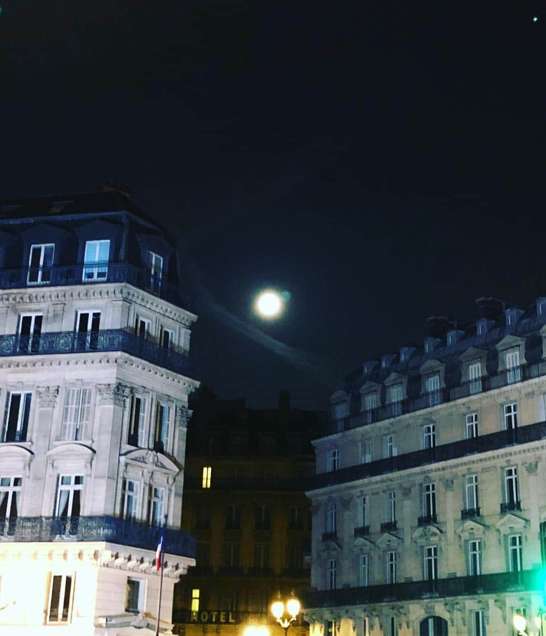 しなしさとこさんのインスタグラム写真 - (しなしさとこInstagram)「. . ㉙France ひとりパリの夜。 お気に入りのファーのスヌードを バスに忘れた大馬鹿な私。疲れて バタンキュー気づくの遅かった...。 ラーメンひぐま次回は食べよう🐻 . . #しなしさとこ #satokoshinashi #女子格闘技 #格闘技女子 #ジョシカク #女子アスリート #腹筋女子 #mma #柔道 #judo #柔術 #サンボ #42歳 #アラフォー#france #フランス #パリ #凱旋門 #落し物 #スヌード #ファー #ショック #ラーメンひぐまパリ #旅行日記#顔がむくんでる#パリ#ひとり旅女子#エトワール凱旋門 #arcdetriomphedeletoile」4月11日 8時59分 - shinashisatoko