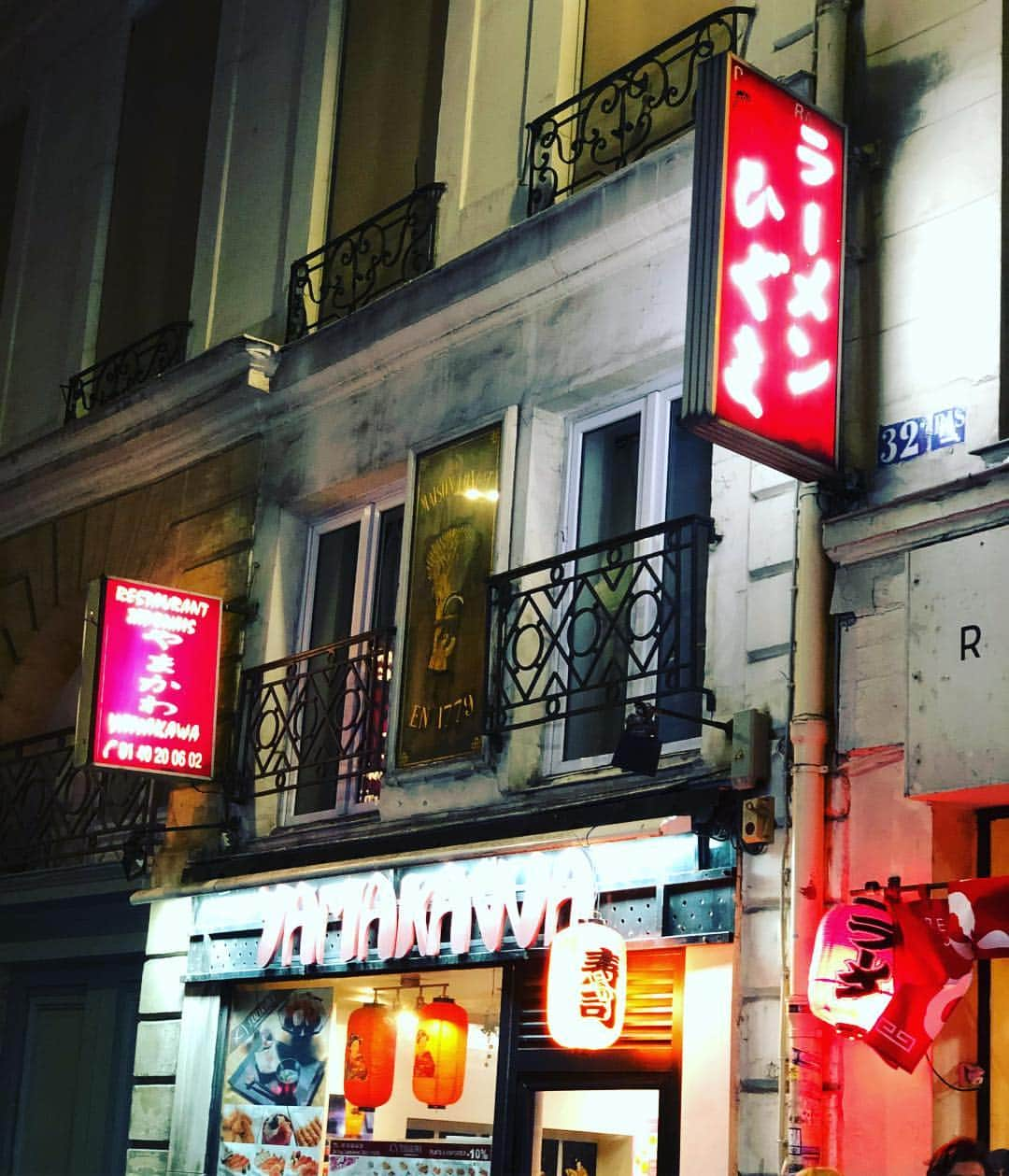 しなしさとこさんのインスタグラム写真 - (しなしさとこInstagram)「. . ㉙France ひとりパリの夜。 お気に入りのファーのスヌードを バスに忘れた大馬鹿な私。疲れて バタンキュー気づくの遅かった...。 ラーメンひぐま次回は食べよう🐻 . . #しなしさとこ #satokoshinashi #女子格闘技 #格闘技女子 #ジョシカク #女子アスリート #腹筋女子 #mma #柔道 #judo #柔術 #サンボ #42歳 #アラフォー#france #フランス #パリ #凱旋門 #落し物 #スヌード #ファー #ショック #ラーメンひぐまパリ #旅行日記#顔がむくんでる#パリ#ひとり旅女子#エトワール凱旋門 #arcdetriomphedeletoile」4月11日 8時59分 - shinashisatoko