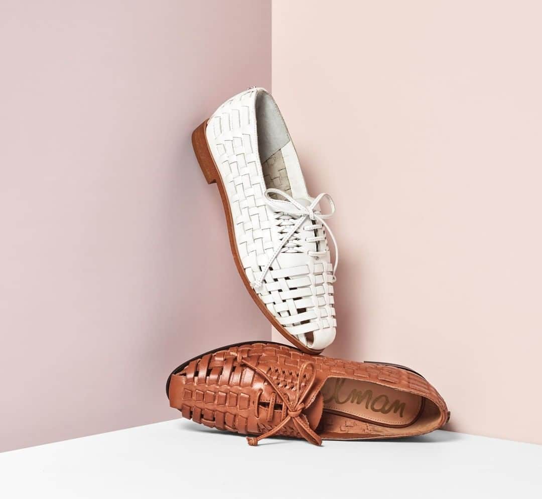 サムエデルマンのインスタグラム：「Lace it up in our Rishel flat」
