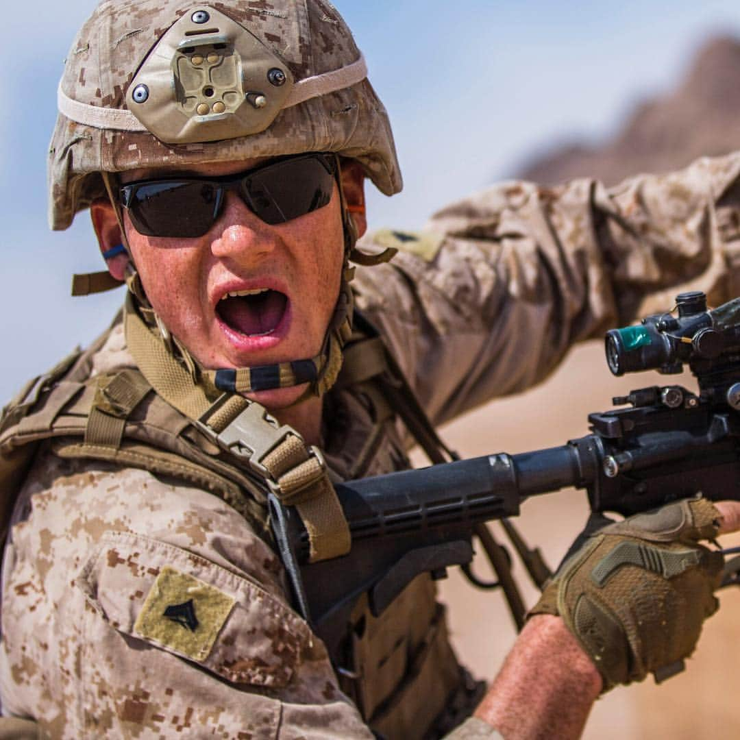 アメリカ海兵隊さんのインスタグラム写真 - (アメリカ海兵隊Instagram)「Scream Out Your Face!  Cpl. John Riddle with Charlie Company, Fleet Anti-Terrorism Security Team, Central Command, shouts commands to his team during a fire team assault course as a part of live-fire range operations. (U.S. Marine Corps photo by Sgt. Aaron S. Patterson)  #USMC #Marines #MarineLife #Marine #MarineCorps #Military #Training #Yut #Shoot #MilitaryWeapons #Weapons #Jordan #InTheField #FieldLife #Moto #Motivation #Rah #Yut #SemperFi」4月11日 9時12分 - marines