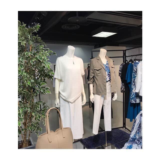 LAUTREAMONTさんのインスタグラム写真 - (LAUTREAMONTInstagram)「Recommend Styling… LAUTREAMONT  #new arrival #ターコイズブルー ＃リーフプリント ＃LAUTREAMONT」4月11日 9時06分 - lautreamont_insta