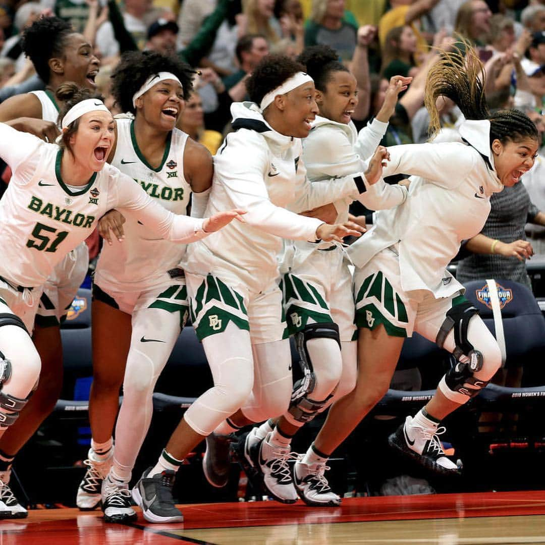 ガブリエル・ユニオンさんのインスタグラム写真 - (ガブリエル・ユニオンInstagram)「This week’s #WCW goes out to the recently crowned NCAA 2019 National Championship winners at Baylor… as well as their fierce competitors at Notre Dame, and all the ladies in the NCAA. They have exemplified true athletic excellence, and been resilient in their passion for the sport despite being put down for playing a “man’s game.” These women have come together, working towards a common goal, and have kept the attendance alive. This year’s NCAA women’s basketball attendance is at the highest level in 15 years. I am truly in awe in each and every one of you! Let us lift them up in the light of goodness and hold them there.」4月11日 9時06分 - gabunion