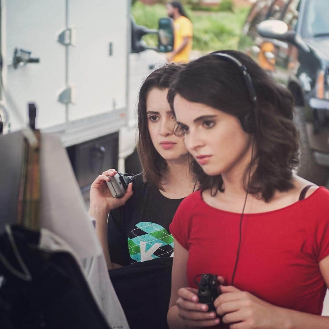 ローラ・マラノさんのインスタグラム写真 - (ローラ・マラノInstagram)「Since it is #nationalsiblingsday, here’s oneee more of @vanessamarano and I while we were filming #SavingZoe ❤️ it’s coming so soon, aaaand we’re gonna be talking all about it May 4th in Santa Monica at #yallwest 🙌 admission is free, so if you’re in the area, you should deeeefinitely come 😏 @alyson_noel is gonna be there too!!!」4月11日 9時07分 - lauramarano