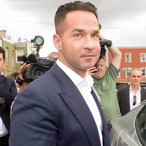 E! Onlineさんのインスタグラム写真 - (E! OnlineInstagram)「#JerseyShore’s Mike Sorrentino has a new squad in prison, and it involves #FyreFestival's founder Billy MacFarland. Link in bio for more on the friendships he's been making while doing time. (📷: Elder Ordonez/INFphoto.com)」4月11日 9時21分 - enews