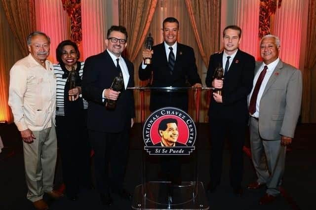 Shepard Faireyさんのインスタグラム写真 - (Shepard FaireyInstagram)「I attended the Cesar Chavez Legacy Awards last Thursday in Los Angeles. Thank you @chavezfoundation for making me one of the Honorees, alongside California Secretary of State Alex Padilla @alexpadilla4ca, NPR’S Lulu Garcia-Navarro, cartoonist and activist Lalo Alcaraz @laloalcaraz1, and civil rights activist Sylvia Mendez @sylviamendez82. I was honored to stand next to those who have inspired and transformed our communities. Viva la causa! - Shepard」4月11日 9時17分 - obeygiant