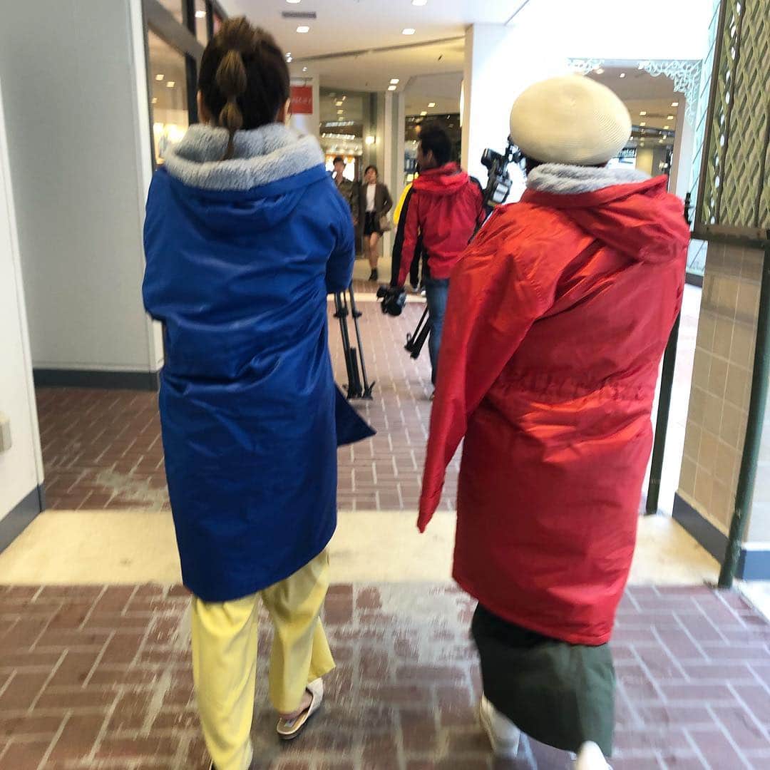 近藤千尋のインスタグラム：「昨日は可愛くて優しい @i_am_takahashi  愛ちゃんと ロケをさせていただきました🥰 芸人さんの奥さん対決で コーデバトルも✨ CBCチャント！お楽しみに❤️ 寒くて2人で凍えながらのロケ 頑張りました🙆‍♀️笑 #ジャズドリーム長島 #チャント #CBC」