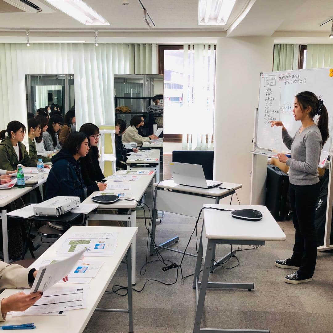 黒田愛美さんのインスタグラム写真 - (黒田愛美Instagram)「ヘアー&ネイルサロン 「アトリエはるか」さんにて、 飲む日焼け止め抗酸化サプリ💊Saviluna（サビルナ）❤️ のお取り扱いをスタートさせて頂く事になり、社員さんへプレゼンしてきました😊✨ 皆さん熱心に聞いて頂き嬉しかったです❣️ #saviluna #サビルナ #飲む日焼け止め #抗酸化サプリ #自分のために開発したサプリ #究極のアンチエイジングサプリ #atrierharuka #アトリエはるか  #美容アンチエイジング専門医  #黒田愛美」4月11日 9時34分 - kurodaaimi