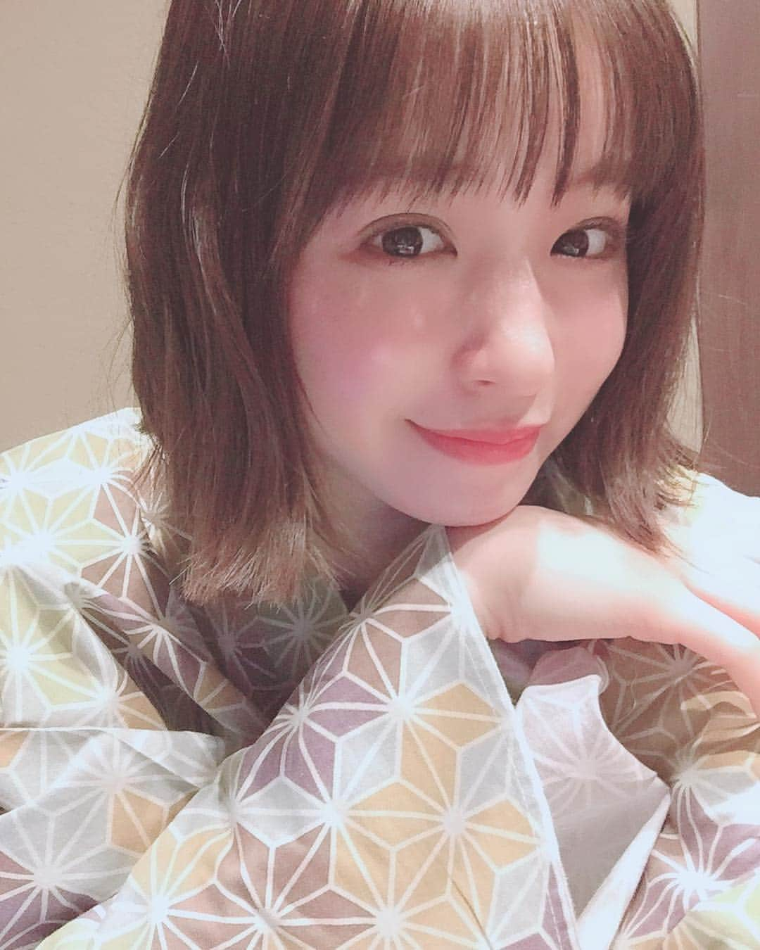 近藤里奈さんのインスタグラム写真 - (近藤里奈Instagram)「﻿ ﻿ ﻿ ﻿ 今回泊まったのは私がイメージガールさせて頂いている @hotel_rinn です♡﻿ ﻿ ﻿ お部屋に用意されている浴衣も﻿ こんなにかわいい👘﻿ ﻿  プレミアム華彩音に宿泊したのですがもう二人ではもったいないくらい広い😳﻿ ﻿ ﻿ これは二階にある寝室で﻿ 一階には居間や和室お風呂などがあります！﻿ ﻿ ﻿ ﻿ ﻿ 京都へお越しの際はぜひ @hotel_rinn へ♡﻿ ﻿ ﻿ ﻿」4月11日 9時35分 - rina_kondo_0223