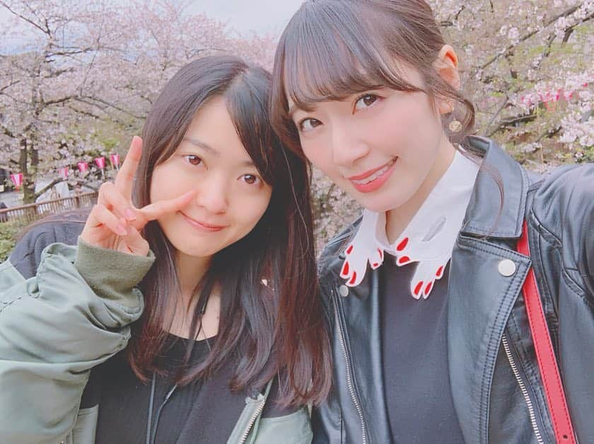 松井咲子さんのインスタグラム写真 - (松井咲子Instagram)「里英ちゃん(@rie_kitahara_3 )と桜の相性は抜群✿ .」4月11日 9時37分 - sakiko___official