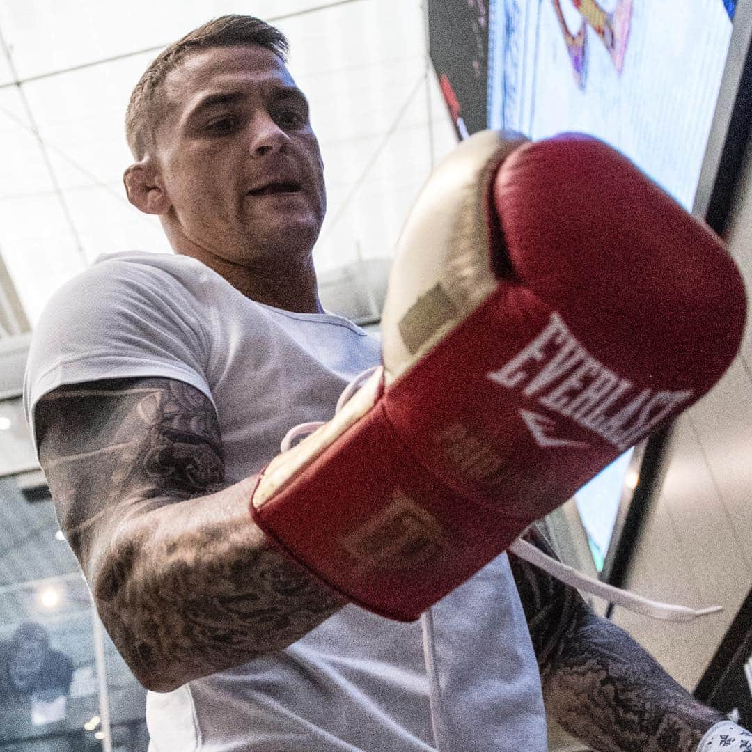 UFCさんのインスタグラム写真 - (UFCInstagram)「Pressure makes 💎  @DustinPoirier #UFC236」4月11日 9時41分 - ufc