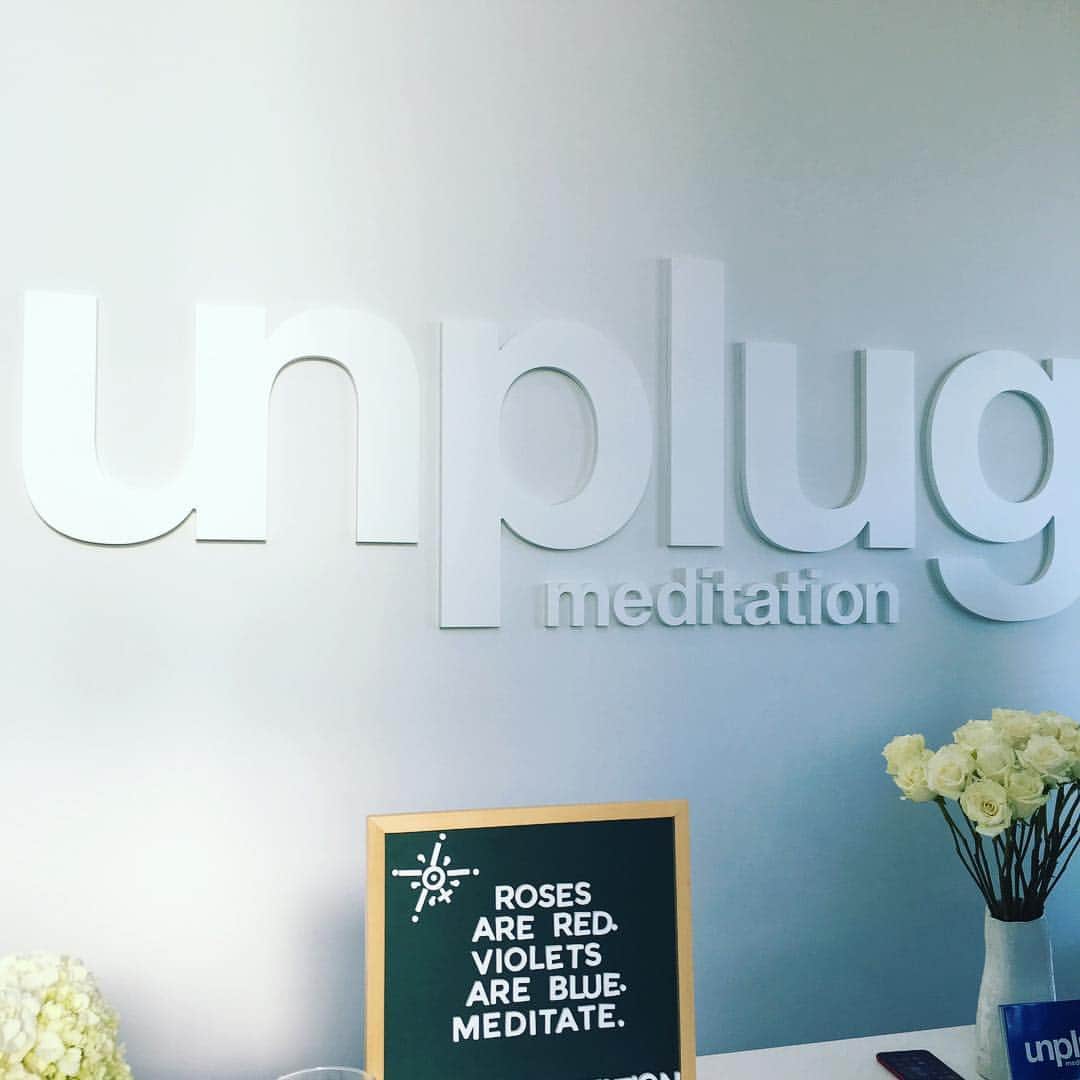 のインスタグラム：「Headed into 4 hours.. stay tuned. #meditation #unplug #zen #wednesday #humpday #westhollywood #goodnight」