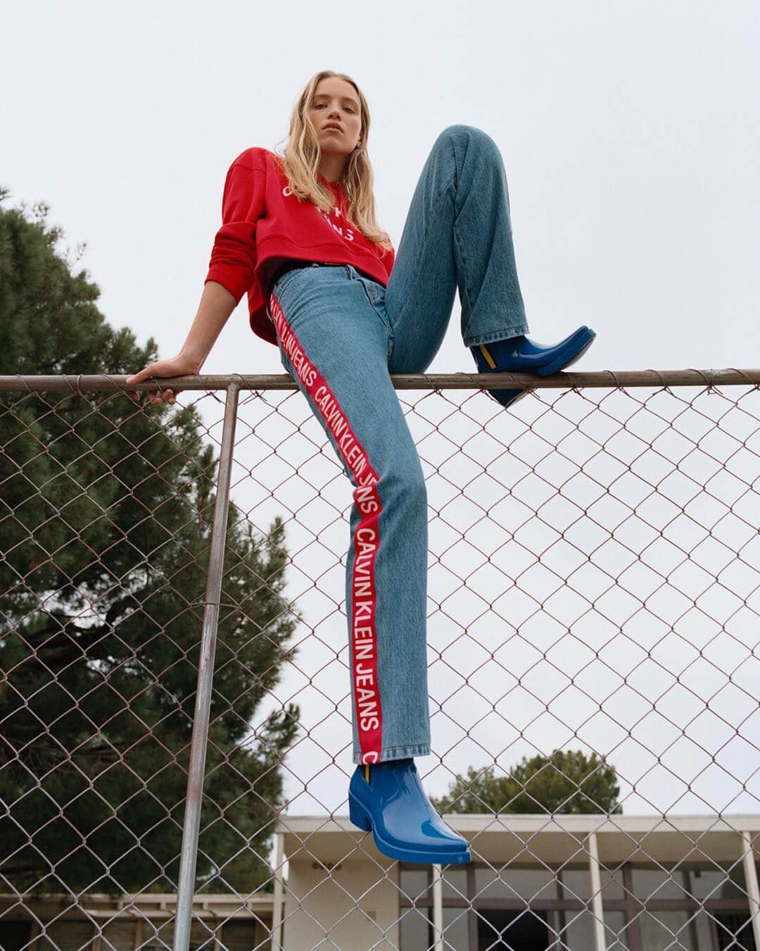 Calvin Kleinさんのインスタグラム写真 - (Calvin KleinInstagram)「#Spring2019 is here:⛓ — up to our #CALVINKLEINJEANS Logo shop for all of this season’s must-haves — like our cropped logo #hoodie, Statement Stripe #jeans, and #Carol boots. ⠀⠀⠀⠀⠀⠀⠀⠀⠀ ⠀⠀⠀⠀⠀⠀⠀⠀⠀ Tap to shop ⤴️」4月11日 10時05分 - calvinklein