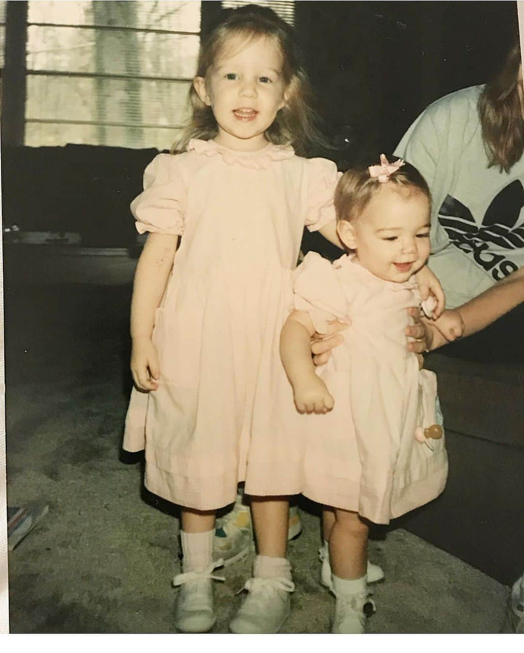 ルーシー・ヘイルさんのインスタグラム写真 - (ルーシー・ヘイルInstagram)「Apparently it’s #nationalsiblingsday but I celebrate my sista everyday. Mags, thank God for you and thank you for loving charcuterie boards as much as I do. ❤️」4月11日 9時57分 - lucyhale