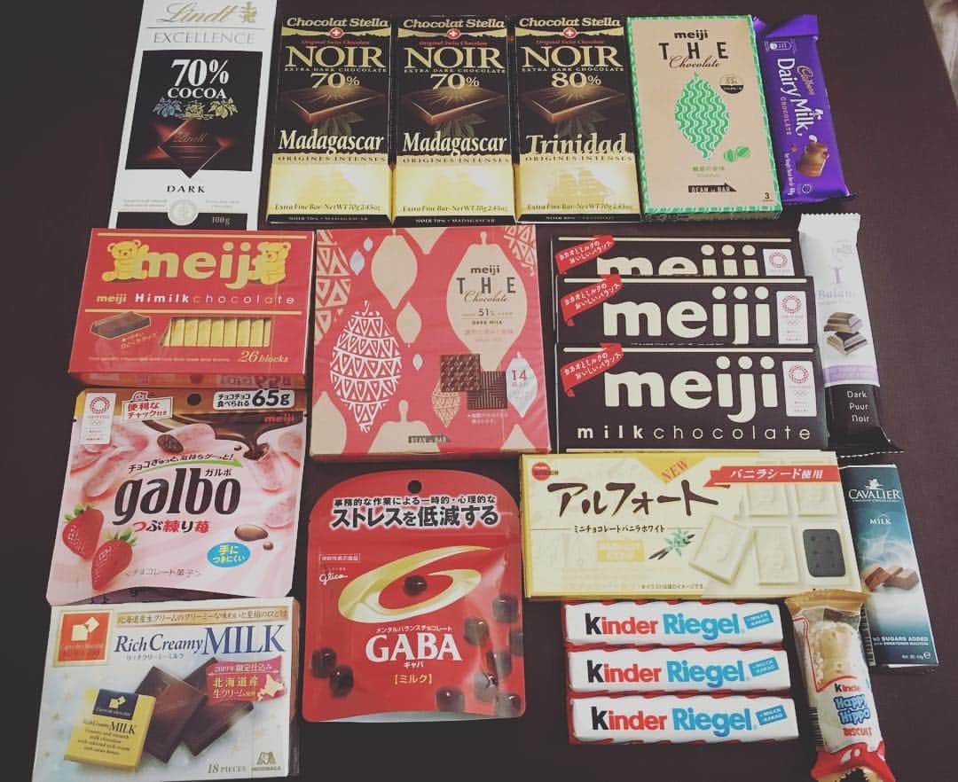 宮本笑里さんのインスタグラム写真 - (宮本笑里Instagram)「‪愛しきチョコレート。‬ ‪お気に入りのほんの一部を撮ってみる。‬ ‪はぁ…幸せ🥰‬ ‪#常にぽりぽり #主食か #ご飯よりチョコ‬ ‪#宮本笑里の体はチョコで出来てる #チョコマニア 🍫‬ #Schokolade #chocolate #チョコレート ‪さ。今日も良い1日を。‬」4月11日 10時03分 - emirimiyamoto