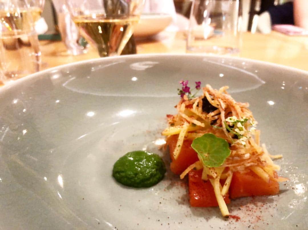 のインスタグラム：「. . restaurant menu🍾 . アルマンスタイル 春の一品。  平日はランチ、アフタヌーン、ディナー openしております。  外の気温が心地よくなったこの頃は 上品に揺れる葉と青空の下、 テラスでのお食事もおすすめです✨  お問い合わせは📞03-5724-4122 より . . 〜restaurant menu🍾〜 . . This is Armand style. . It's based on spring food and imagination of vegetable fields. . We are open for lunch, afternoon tea and dinner on weekdays. . We also recommend you to eat at terrace in this season✨ . Please contact from below ⇩ 📞03-5724-4122 . . #プロポーズ #婚約  #顔合わせ #ママ友  #デート #女子会 #結婚式準備  #spring  #ウエディングレポ #中目黒  #恵比寿  #wedding #メゾンプルミエール #結婚式 #プリオコーポレーション #ランチ #アフタヌーンティー  #式場見学 #全国のプレ花嫁さんと繋がりたい  #レストラン #恵比寿結婚式  #結婚式」