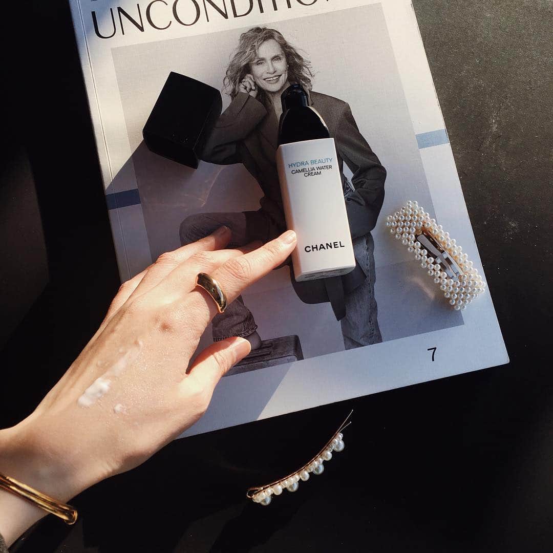 mixmatchisthekeyのインスタグラム：「how to keep my skin smooth and illuminating @chanel.beauty camellia  water cream」