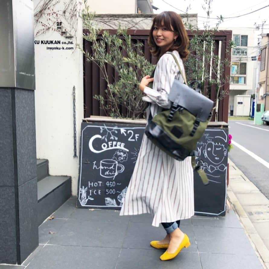 筧沙奈恵さんのインスタグラム写真 - (筧沙奈恵Instagram)「olive×yellow ・ 荷物が多い日や、ピクニックなどアウトドアの時はリュック率高めです♪ ・ 小さめリュックに引き続き、ガストンルーガ @gastonluga の大きめサイズも追加❤️ ・ 落ち着いたオリーブカラーでコーデに馴染むところがお気に入り✨ ・ シャツワンピの前を開けてカジュアルに羽織ったコーデに合わせてみました😊 ・ 足元はオリーブカラーと相性のいいイエローで🐥 ・ ガストンルーガの公式サイト（送料無料）で使える15%オフクーポンをいただいたので、お買い物される方はぜひ「sanaekakei」を入れてくださいね😌 ・ http://gastonluga.com ・ #outer #dannyandanne #ダニアン #dress #lecoeurblanc #ルクールブラン #tops #fifth #フィフス #pants #EDWIN #エドウィン #shoes #DIANA #ダイアナ #bag #GastonLuga #ガストンルーガ ・ #ママコーデ #ママファッション #きれいめカジュアル バックパック #リュック #シャツワンピ #パンツコーデ #春コーデ」4月11日 10時18分 - sanaekakei