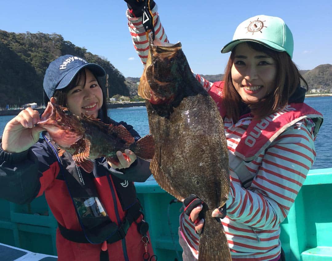 川目梢さんのインスタグラム写真 - (川目梢Instagram)「本日サンスポ掲載 「鈴原ありさのこんなのありさ」は千葉県勝浦市・興津港『第五庄之助丸』でヒラメ五目釣り🎣  民宿 庄之助で前日からお世話になり、豪華な舟盛りで大盛り上がり🙌 @shonosukemaru さんありがとうございました😊❤️ ぜひ見てね‼️ #庄之助丸 #ヒラメ #ヒラメ釣り #鈴原ありさ #こんなのありさ #釣り #釣りガール #釣り好きな人と繋がりたい #釣り女子 #松本秀夫 #ショウアップナイター」4月11日 10時19分 - kozukozu0615
