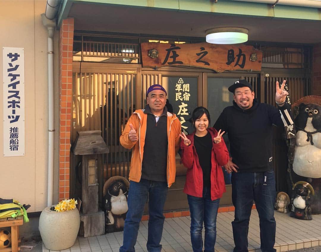 川目梢さんのインスタグラム写真 - (川目梢Instagram)「本日サンスポ掲載 「鈴原ありさのこんなのありさ」は千葉県勝浦市・興津港『第五庄之助丸』でヒラメ五目釣り🎣  民宿 庄之助で前日からお世話になり、豪華な舟盛りで大盛り上がり🙌 @shonosukemaru さんありがとうございました😊❤️ ぜひ見てね‼️ #庄之助丸 #ヒラメ #ヒラメ釣り #鈴原ありさ #こんなのありさ #釣り #釣りガール #釣り好きな人と繋がりたい #釣り女子 #松本秀夫 #ショウアップナイター」4月11日 10時19分 - kozukozu0615