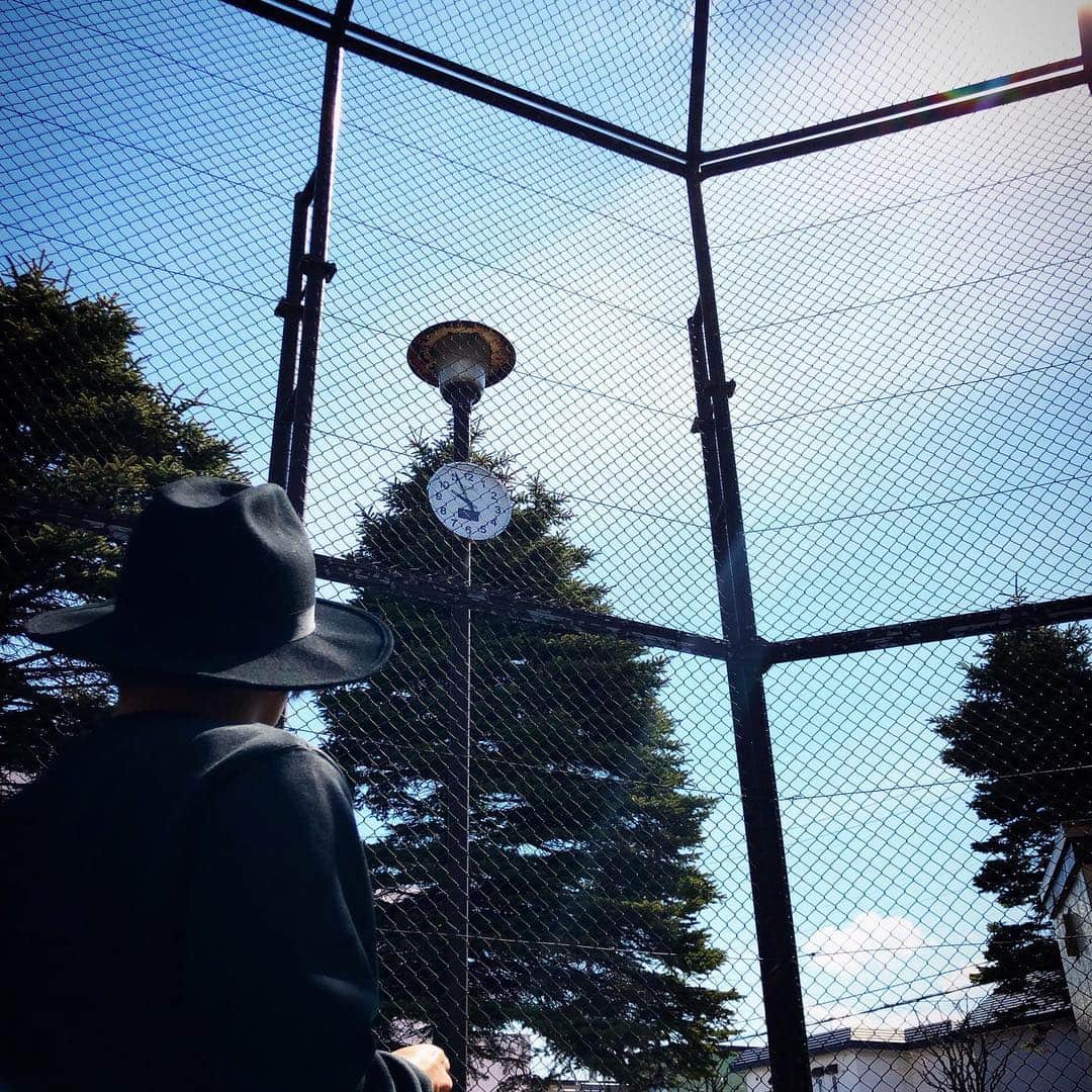 佐藤広大さんのインスタグラム写真 - (佐藤広大Instagram)「真栄東公園に建てた時計を確認🤔﻿ しっかり時を刻んでました🤙﻿ 今年はどこに時計を設置しましょう…🕰✨ ﻿ 北海道の子供たちに向けて引き続き活動していきます！！﻿ ﻿ #あおぞらプロジェクト﻿ #北海道クオリティ」4月11日 10時20分 - satokodai601113