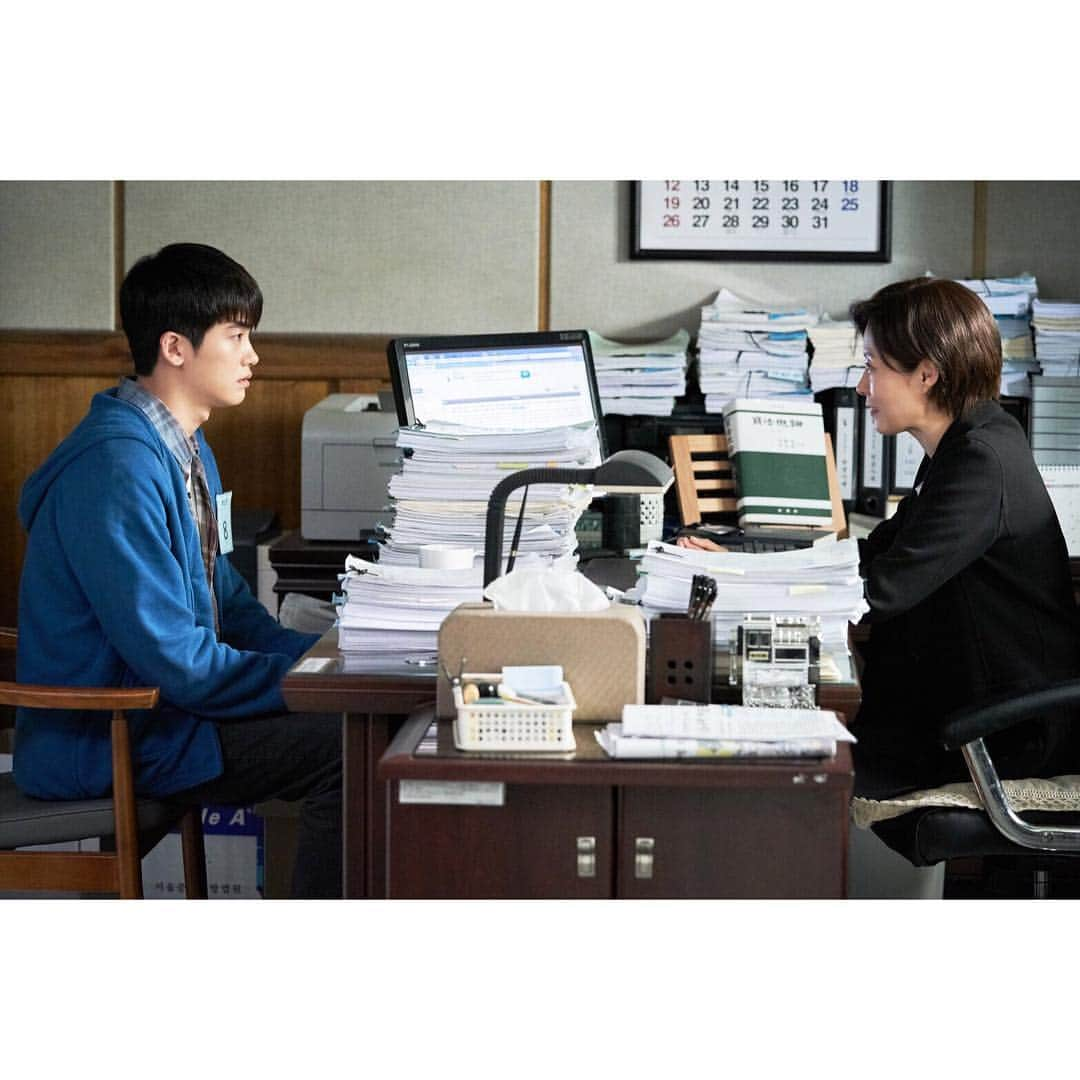 C-JeS エンタテイメントさんのインスタグラム写真 - (C-JeS エンタテイメントInstagram)「남다른 캐릭터 표현력 #문소리 재판장 #김준겸 완벽 변신 #스틸컷 🔝 . #영화 #배심원들 가장 특별한 재판이 시작된다! . #5월16일 #개봉 #박형식 #홍승완감독 #MoonSoRi #ParkHyungSik #film #씨제스타그램  #Cjestagram」4月11日 10時30分 - cjes.tagram