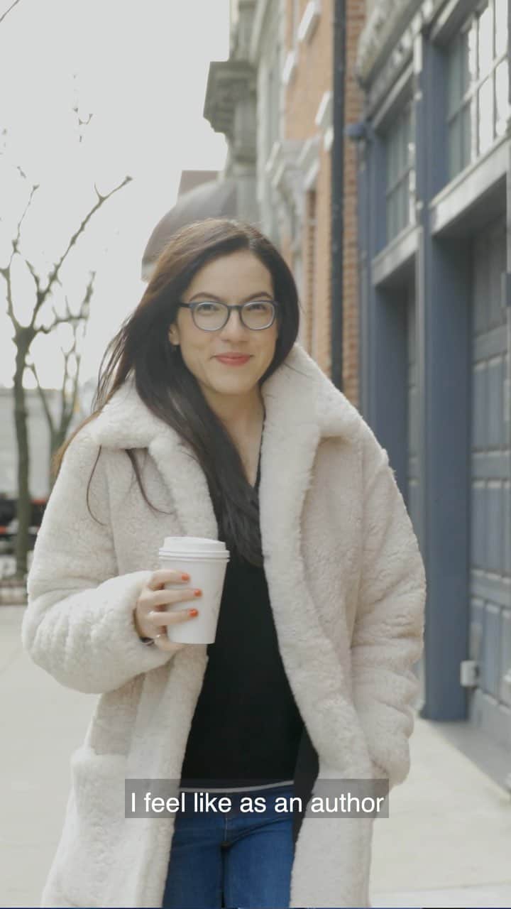 のインスタグラム：「Sloane Crosley is an author and has been wearing Warby Parker glasses since 2010.」