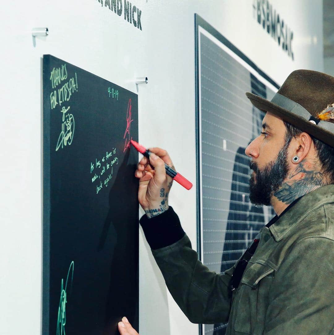 A.J.のインスタグラム：「Backstreet Boys The Experience is open now!!! Can’t wait to bring my girls back so they can see what Daddy and his brothers have been up to the last 26 years lol #BSBTheExperience #Family #Grateful  Photos Courtesy of the Recording Academy / photos by Rebecca Sapp, Getty Images 2019」