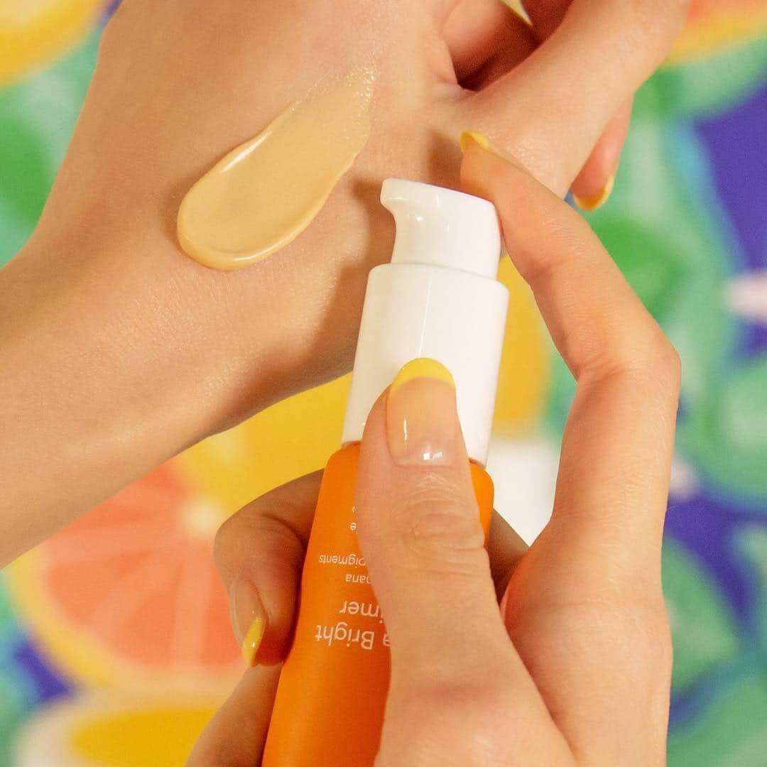 ウラヘンリクセンさんのインスタグラム写真 - (ウラヘンリクセンInstagram)「Keep your #festivalmakeup on through every set. Banana Bright Face Primer improves and extends makeup wear, so you don’t need to worry about missing the encore 😉 Who else is using this primer for all their #festivallooks?」4月11日 10時39分 - olehenriksen