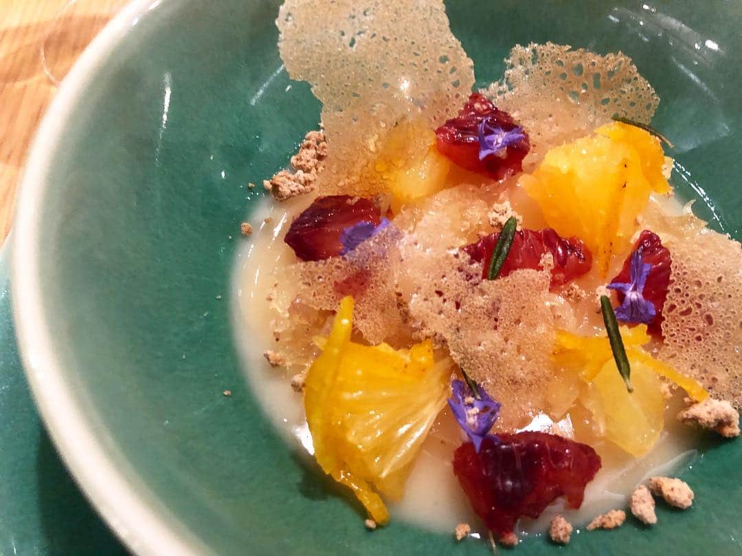 のインスタグラム：「. . restaurant menu🍾 . アルマンスタイルの一品。 こちらなんとグルテンフリー！  平日はランチ、アフタヌーン、ディナー openしております。  外の気温が心地よくなったこの頃は 上品に揺れる葉と青空の下、 テラスでのお食事もおすすめです✨  お問い合わせは📞03-5724-4122 より . . 〜restaurant menu🍾〜 . . This is Armand style. . It's based on spring food and imagination of vegetable fields. . We are open for lunch, afternoon tea and dinner on weekdays. . We also recommend you to eat at terrace in this season✨ . Please contact from below ⇩ 📞03-5724-4122 . . #プロポーズ #婚約  #顔合わせ #ママ友  #デート #女子会 #結婚式準備  #spring  #ウエディングレポ #中目黒  #恵比寿  #wedding #メゾンプルミエール #結婚式 #レストランウエディング #プリオコーポレーション #ランチ #アフタヌーンティー  #式場見学 #全国のプレ花嫁さんと繋がりたい  #レストラン #恵比寿結婚式  #結婚式」