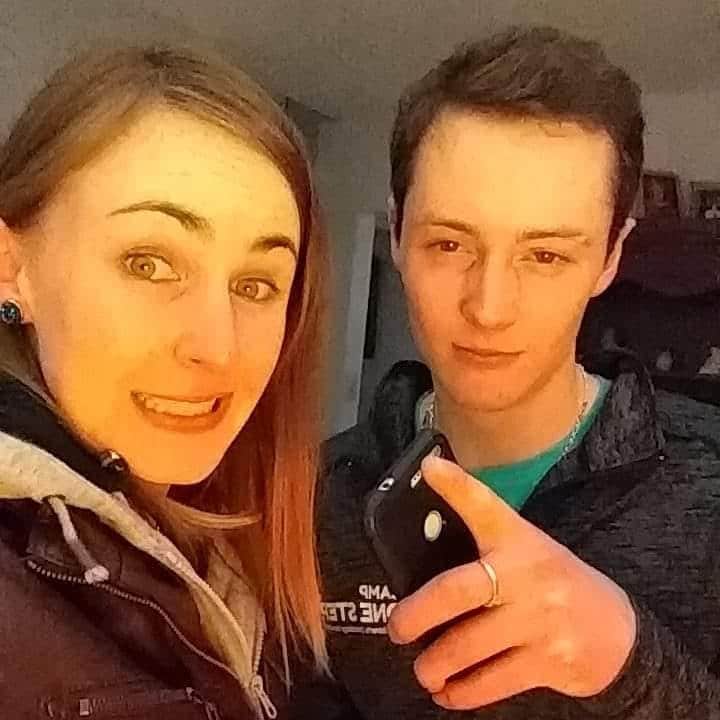 ジョーダン・モエラーのインスタグラム：「Happy #nationalsiblingday @emoelemoele! Thanks for always being there to put up with me through all my ups and downs. I certainly lucked out in the sibling department y'all.  #mysiblingsbetterthanyoursibling  #imkiddingyoursiblingisprobablygreattoo #socialmediaholidaysthatmatter」
