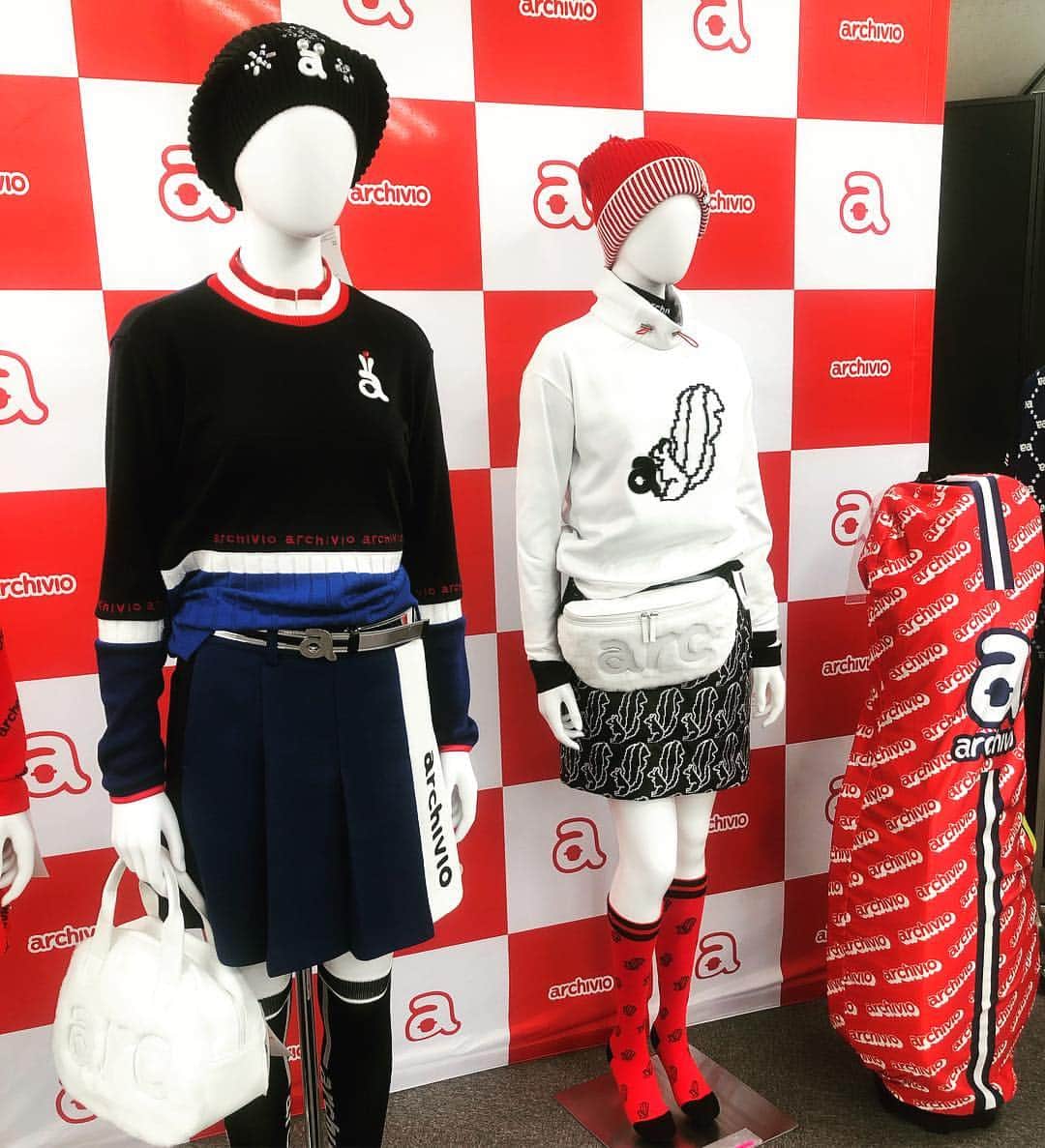 のインスタグラム：「ファッショナブルなウエアでいつもワクワクさせてくれるゴルフブランド、アルチビオの展示会へ❣️ 秋冬は、カシミアを使ったニットやネオンカラーの使い方が絶妙なタイツなど、ゴルフウエアのイメージを超えたクチュール感のあふれたものがたくさんでした✨ 特に秀逸だったのは、写真右に見える、トラベルカバー。キャディバッグを宅配便で送るときにあると便利なカバーなのですが、かわいくてかつ使いやすいものがなかなかない‼️と思っていた中、出合ってしまった感じです💓  Oggi.jpでは、Oggi GOLFの記事を毎日アップしています。5/10締め切りで人気ブランドのグッズプレゼントも実施してますので、ぜひぜひチェックしてくださいね。アルチビオの春夏アイテムもありますよー❣️ #Oggi  #雑誌Oggi  #golf  #oggigolf  #girlsgolf  #ゴルフ女子  #ゴルフ初心者 #ゴルフビギナー  #ガールズゴルフ  #プレゼント #ゴルフコーデ  #アルチビオ  #archivio」
