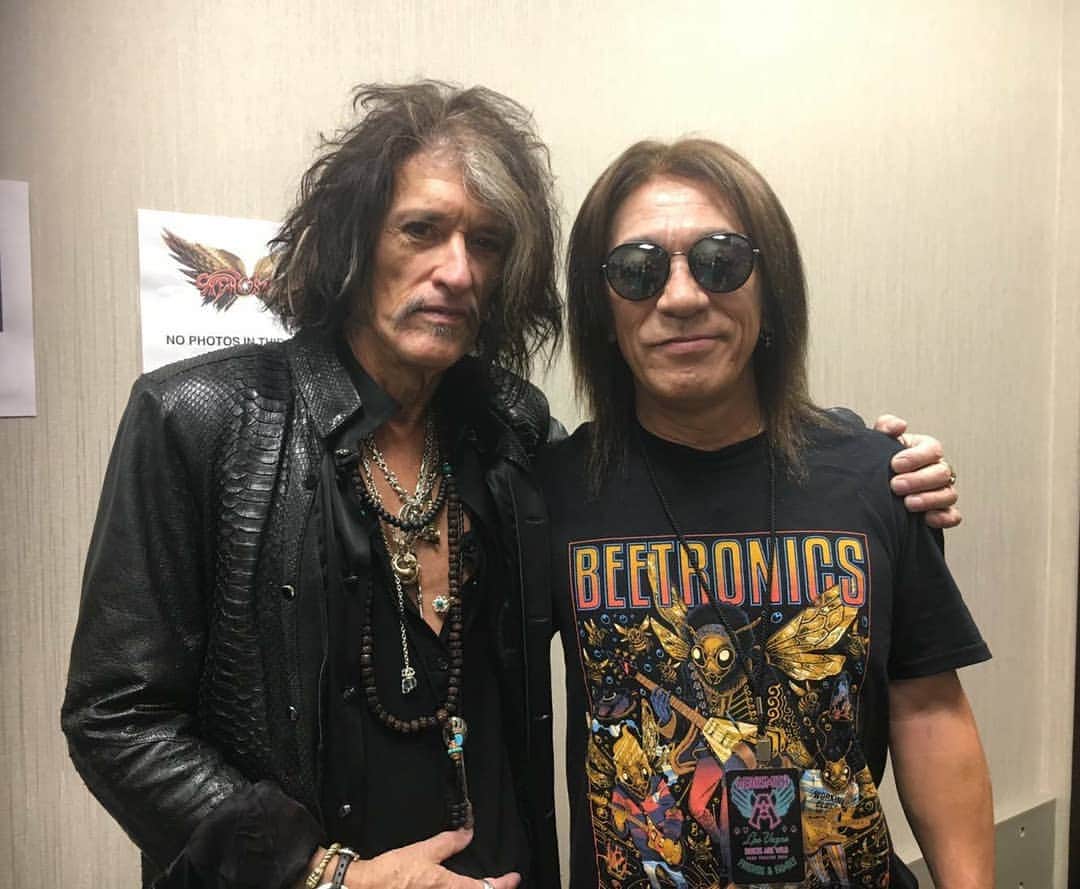 B’zさんのインスタグラム写真 - (B’zInstagram)「Amazing Aerosmith show in Las Vegas!! Hanging out with Joe Perry!! #Aerosmith #Joeperry #Bz #Takmatsumoto #Newlove #Lasvegas @Bz」4月11日 10時46分 - bz_official_insta